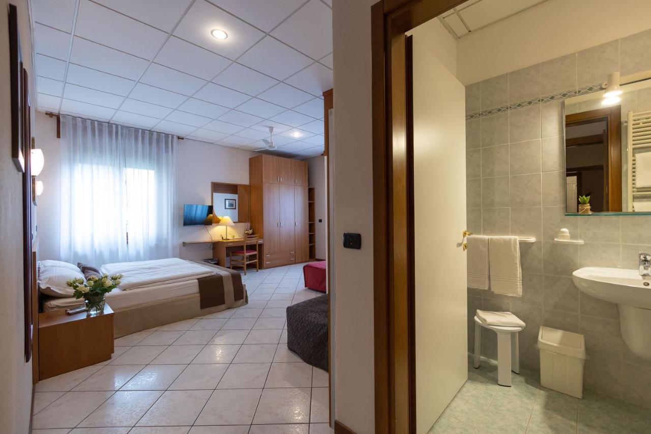 La Mimosa Lazise Hotel Екстериор снимка